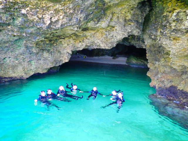 石垣島　青の洞窟　シュノーケリング　画像