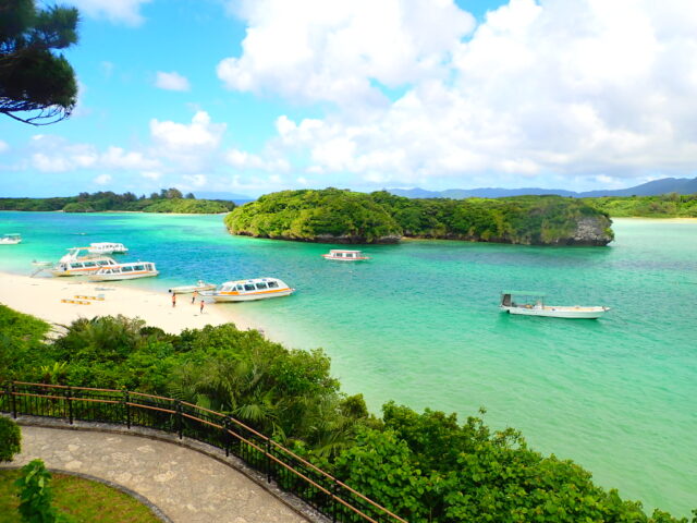 展望台から見た石垣島の川平湾