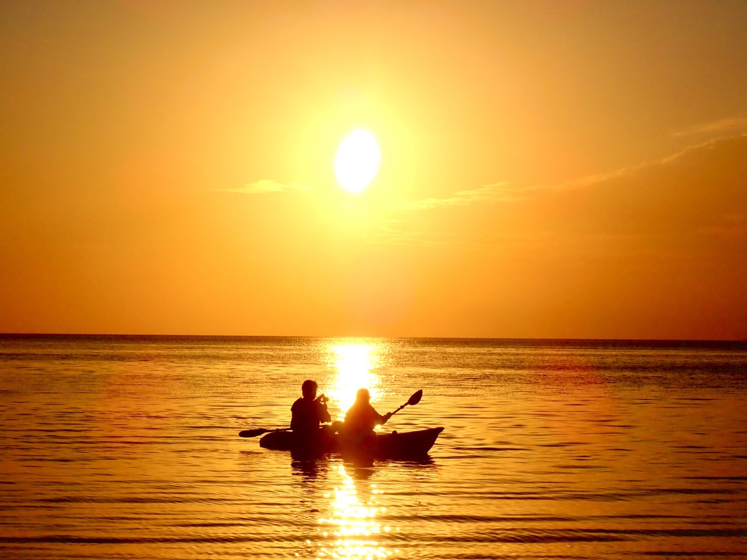 夕暮れ 地域クーポン対象 島の日の入りをゆったり楽しもう サンセットカヌーツアー 宮古島 Adventure Pipi ピピ