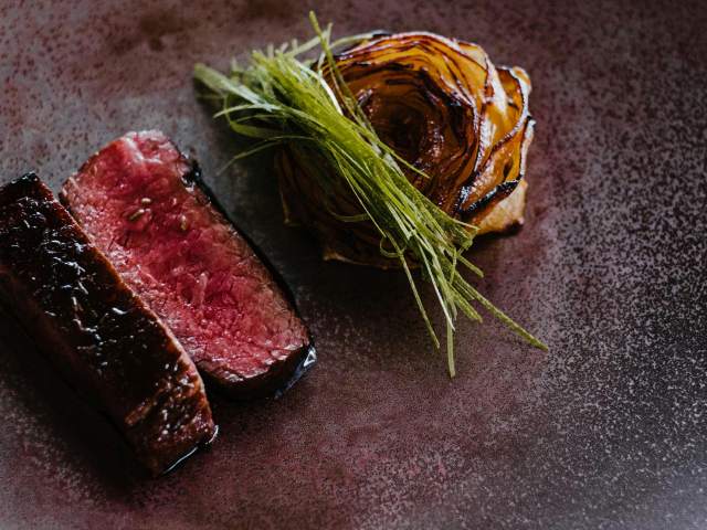 ディナー　お肉　料理　牛